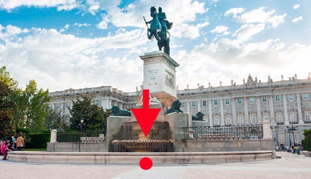 Các vị vua Tây Ban Nha tại quảng trường Oriente